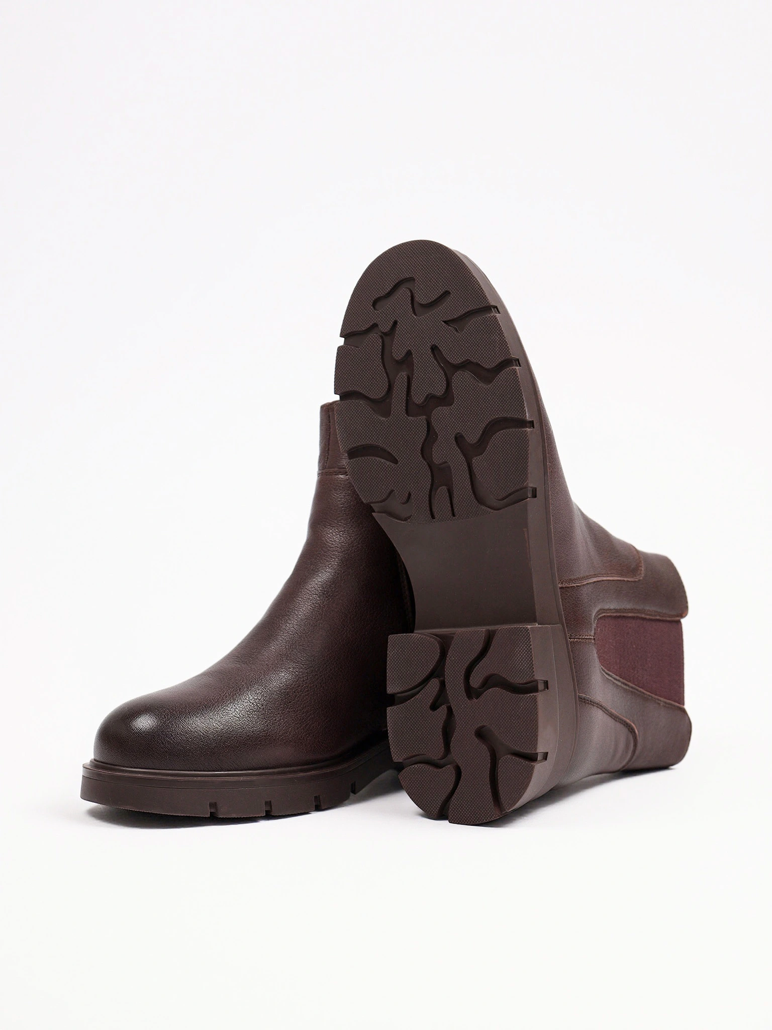 Ботинки бордового цвета с эластичной вставкой